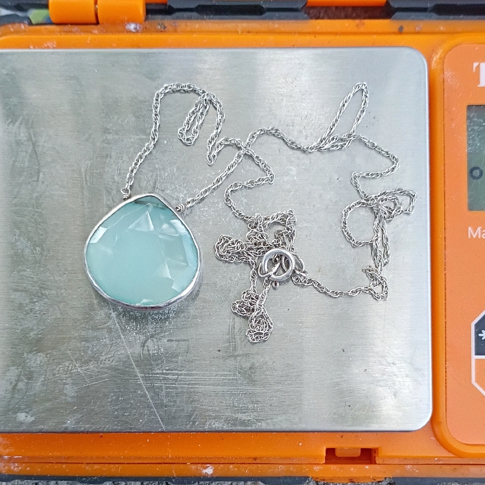 12 Ct Grandiderite Set In 14kt White Gold.